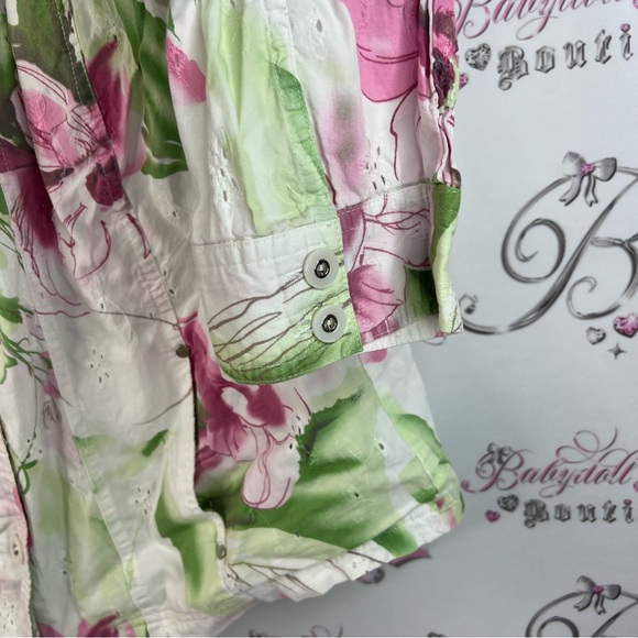 Alia button up shirt flowers white pink green Floral Button-Up Blouse - Picture 5 of 13